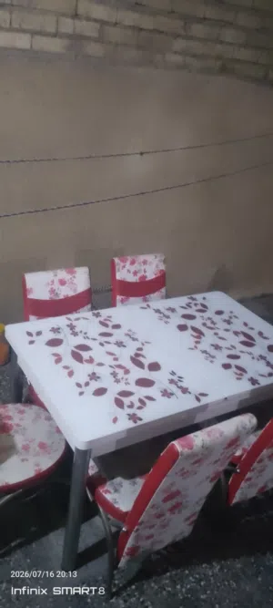 ميز طعام مطبخ