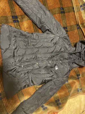 جاكيتTHENORTHFAC. بحال الجديد