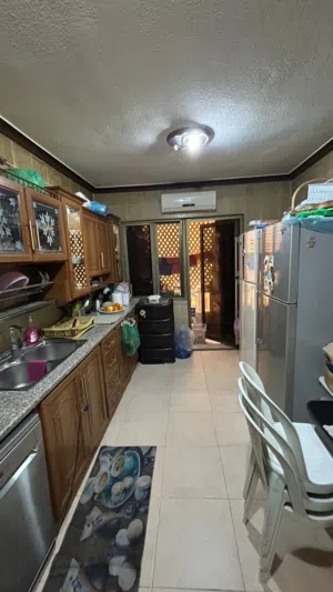 شقة أرضية مع مساحة امامية