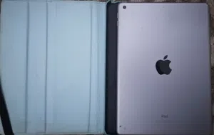 أي باد ابل الجيل السادس 128GB بحالة ممتازة مع شاحن اصلي وكفر وقلم للجادين فقط. التفاوض بسيط جدا