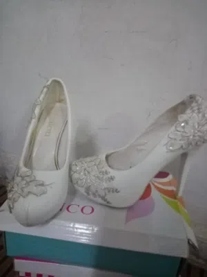 حذاء نسائي شبه جديد للبيع