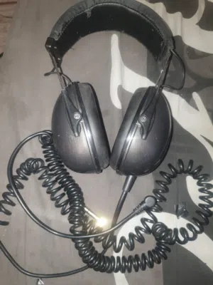 سماعة احترافيه شغاله صوت عالي audio dh100 CAD