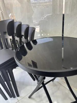 طاولات وكراسي