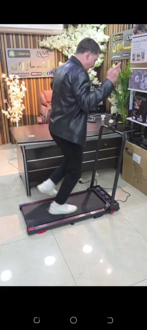 بدك تخفف وزن؟ بدك تحافظ على صحتك ولياقتك وانت بالبيت؟ الحل عندنا! جهاز المشي الكهربائي العصري