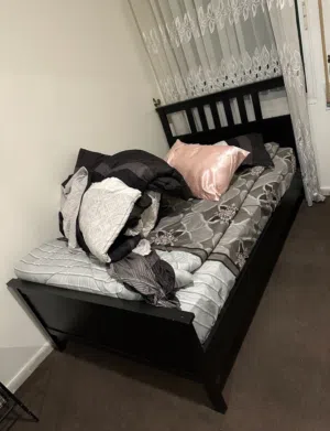 تخت IKEA خشب سويد للبيع