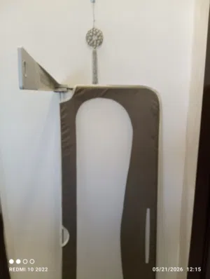 حاجز سرير من شركة شيكو باللون الرمادي.