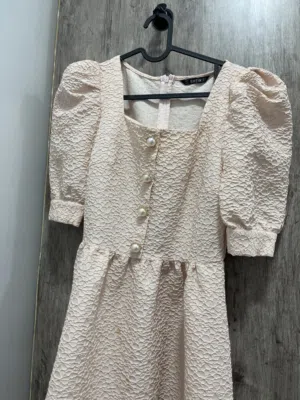 فستان وردي جميل