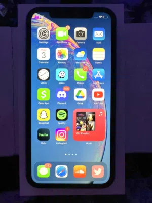 {Exchange~Yes} Iphone XR 128 gb. fresh phone & change new battery remaining battery health 100% wtsp
