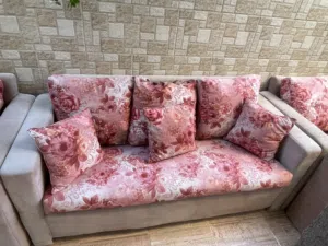 طقم كنب 7 مقاعد مستعمل خشب ممتاز بسعر 90 دينار قابل للتفاوض للجادين