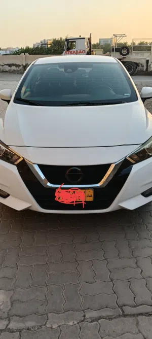 Nissan Versa 2021 white