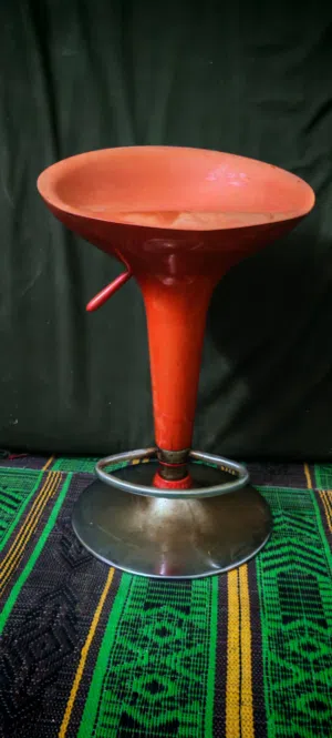 كرسي مطبخ بحالة ممتازة للبيع بسعر 10د عنوان عمان الهاشمي الشمالي