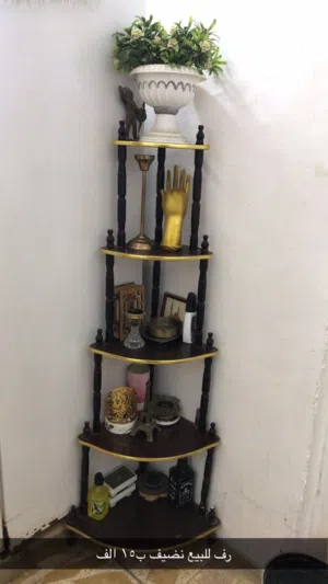 رف خشب مستعمل نضيف للبيع سعره مناسب