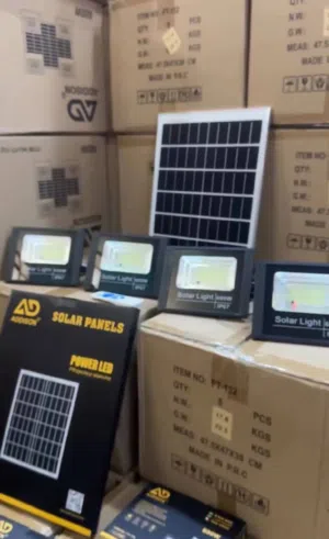 كشافات مع لوح طاقة شمسية 2400 واط