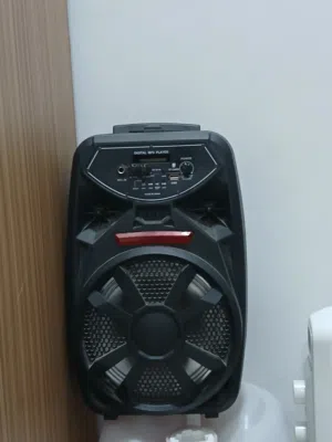 سماعات تكبير صوت شبه جديدة