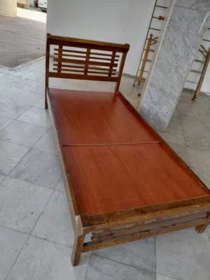 سرير 90×190للبيع استعمال خفيف