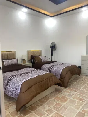 شقه استثماريه مميزه مقسمه اربع ستوديوهات بدخل مميز الموقع السابع حي الروابي