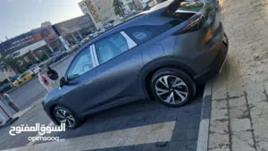 سيارات كهرباء وبانزين للايجار يومي وشهري وسنوي سيارات حديثه استلام وتسليم من المطار والجسور