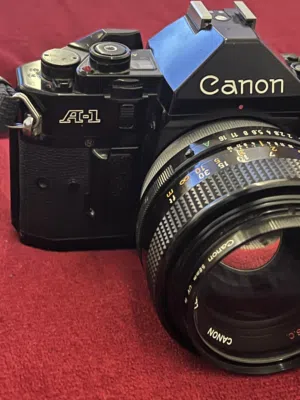 السلام عليكم ورحمه الله وبركاته كاميرة Canon A1 الكاميرا انتيك نظيفة شغالة معاها زوز عدسات كما موض