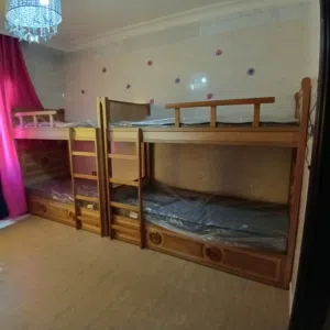 تخت طابقين خشب زان وخشب لاتيه سرير اسرة تخوت مفرد ونصف ومفرد لا نعمل بتجاري