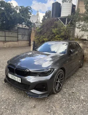 Bmw 330e plug in hybrid 2020 فل إضافات يد اول