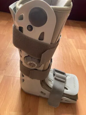 Aircast Walker Boot (Medical Orthopedic Boot) جبيرة المشي الطبية من Aircast (حذاء تقويمي لعلاج العظا