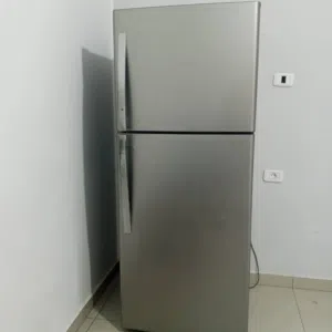 ثلاجة للبيع