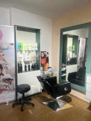 صالون تجميل للبيع بسعر مغري جدا