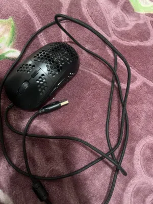 ماوس قيمنق للبيع فيه ألوان تتغير ازرق و احمر و اخضر و غيرهم و في ازاز للتغير او للأشياء الثاني