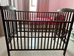 سرير اطفال مستعمل ماركة جونيور