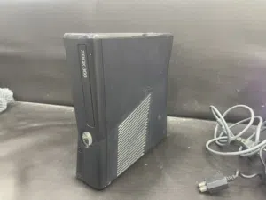 Xbox 360 slim مهكر مع آيتان