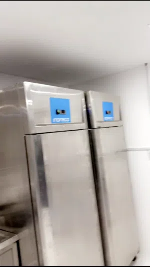 للبيع ثلاجه و فريز و بروستد بسعر مغري