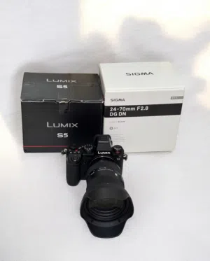 Lumix S5 Full Frame Mirroless and sigma art 24-70mm f2.8 L amount in excellent condition less use