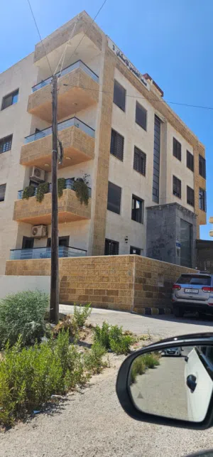 شقه مميزه للبيع من المالك مباشرة في شفا بدران 4 غرف نوم مساحة الشقه 220متر.الطابق الثاني بسعر مغري