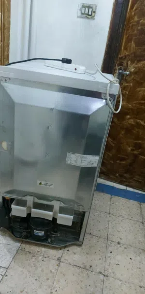 ثلاجة شارب sharp موديل Nice Crystal الموقع عمان المدينة الرياضية قابل للتفاوض