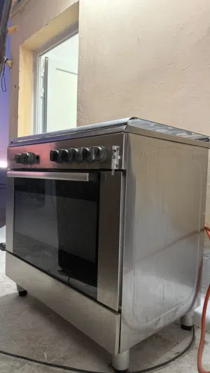 فرن Bosch  مستعمل بحالة جيدة صالحة للاستخدام