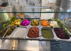 مطعم للبيع خلو في برطعة موقع ممتاز