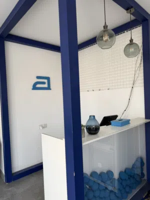 إطار كاونتر مصبغة مع طاولة