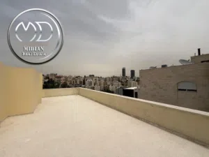 شقة دوبلكس جديدة للبيع جبل عمان طابق أخير مع روف مساحة 250م مع تراسات تشطيبات ديكورات عصرية فاخرة