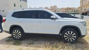 سيارة إم جي RX8 موديل 2022 لون أبيض بحالة ممتازة وميزات خليجية