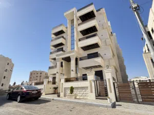 شقة مميزة طابق تسوية مساحة 215م بتطشيبات مميزة للبيع باجمل مناطق مرج الحمام