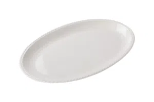 هذا المنتج هو طبق تقديم بيضاوي الشكل من مجموعة "نبتون" أو "كورد" من العلامة التجارية الفاخرة L'Objet