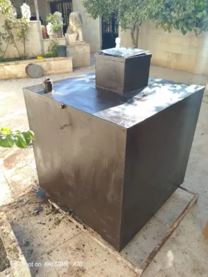 خزان حديد 1 متر مكعب صالح للاستعمال