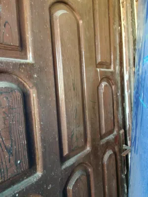 ابواب خشب خارجيه عدد 2 بحاله ممتازه