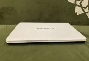 كمبيوتر توشيبا مستخدم بالرياض لون ابيض معالج انتل