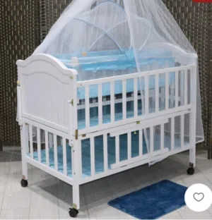 سرير اطفال لحديثى الولادة بحالة ممتازة wooden baby bed