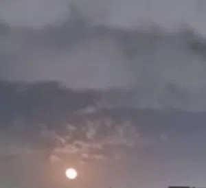 بيت في حكما للايجار قريب لجميع الخدمات مسور بسور عالي مع نظام كاميرات