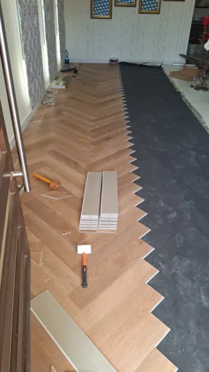 SPC flooring vinial flooring gym flooring EPDM SBR rubber flooring installation self leveling