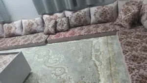 للبيع جلسه مجلس كنبات + جلسه عربيه الأثاث نظيف ماشي مخترب للبيع سبب البيع لتغيير..