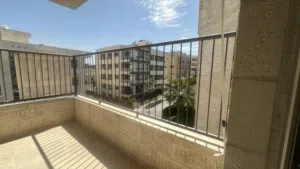 بالقرب من مدارس الايزو شقة طابق رابع 190م في أجمل مناطق دير غبار / ref 1247