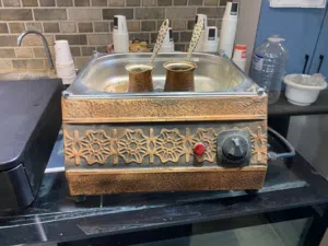 السلام عليكم ورحمت الله وباركاته عرض ربي يبارك معدات قهوه البيع بالقطعه او مع بعض  ثلاجه عرض